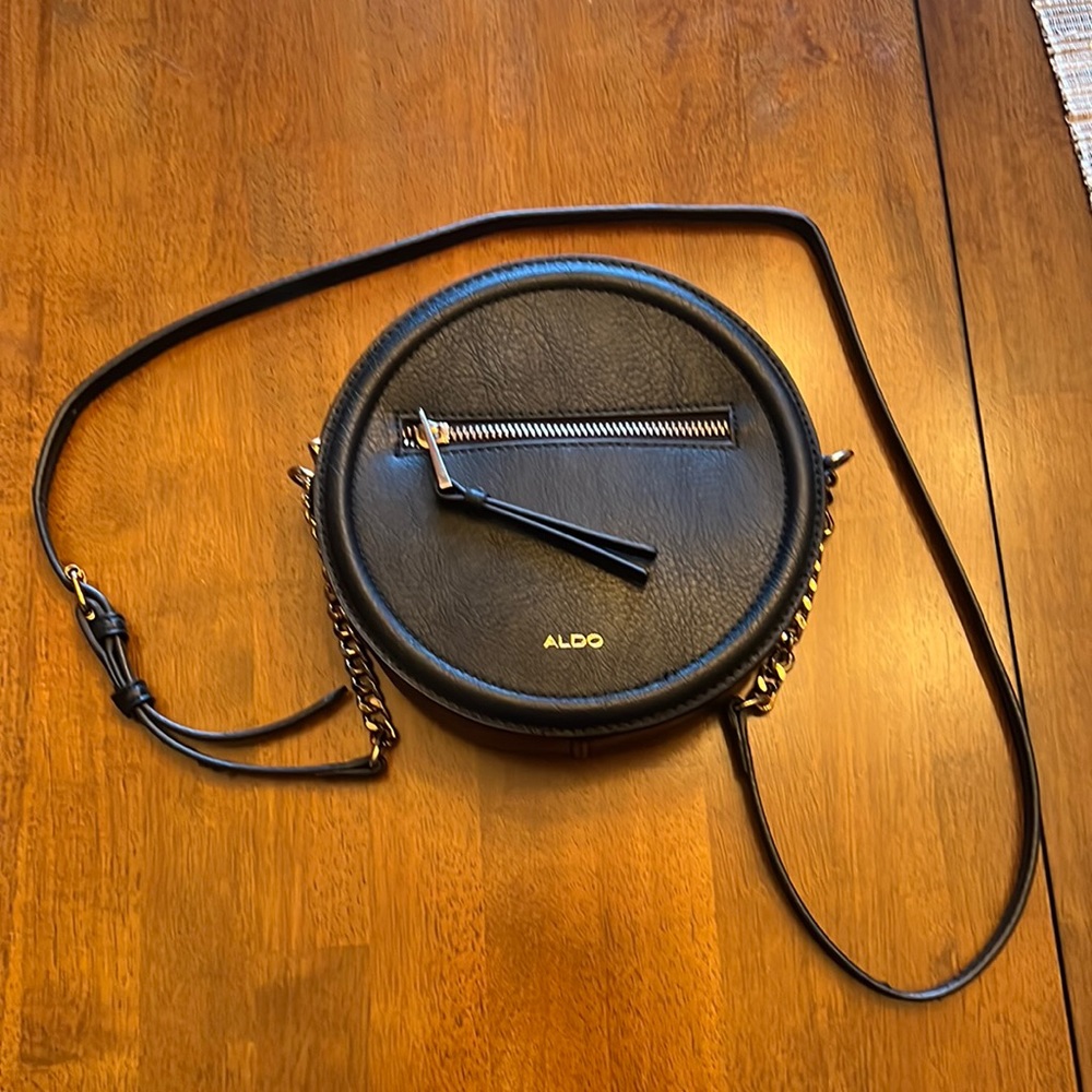 Black round Aldo purse- excellent condition!!